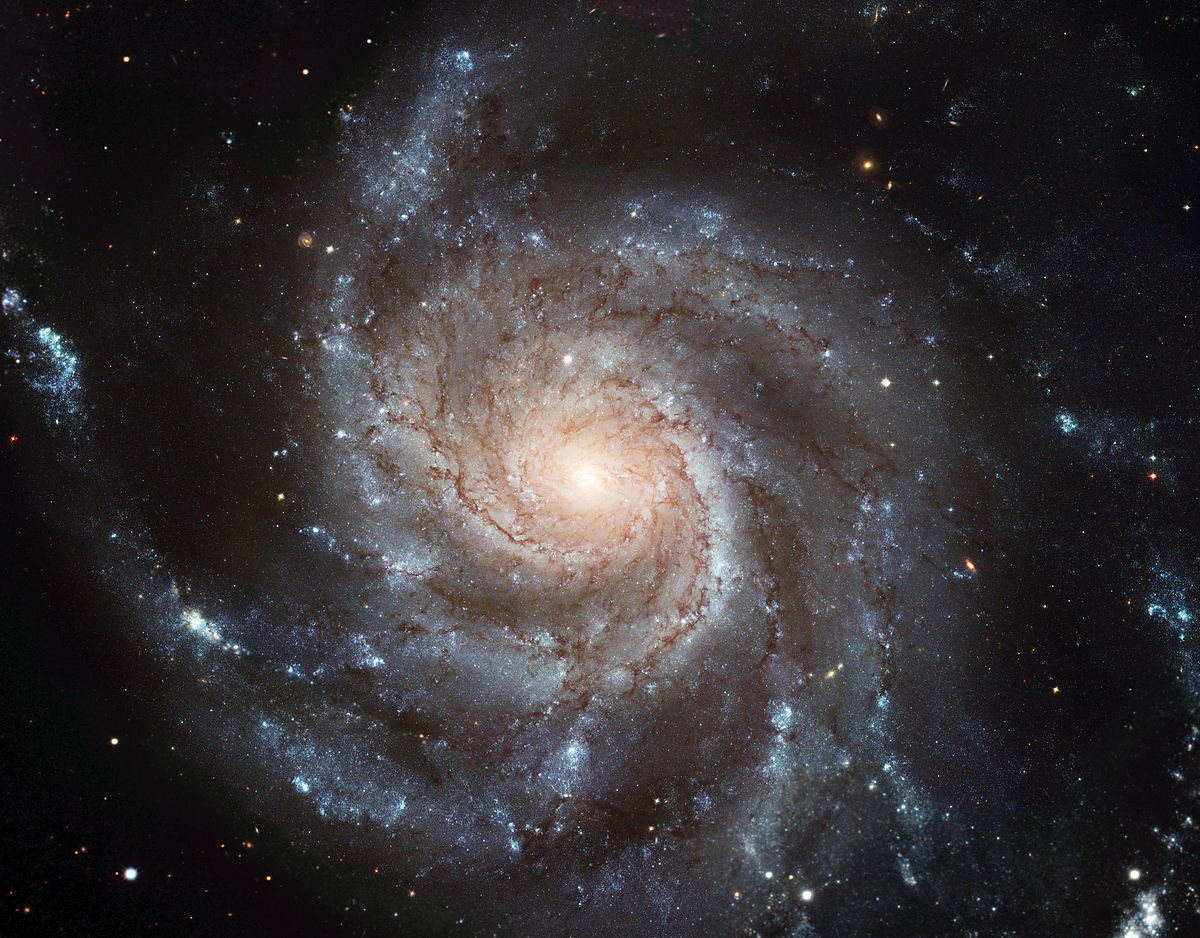 Thuộc về nhóm những thiên hà đầu tiên được sinh ra trong vũ trụ sơ khai