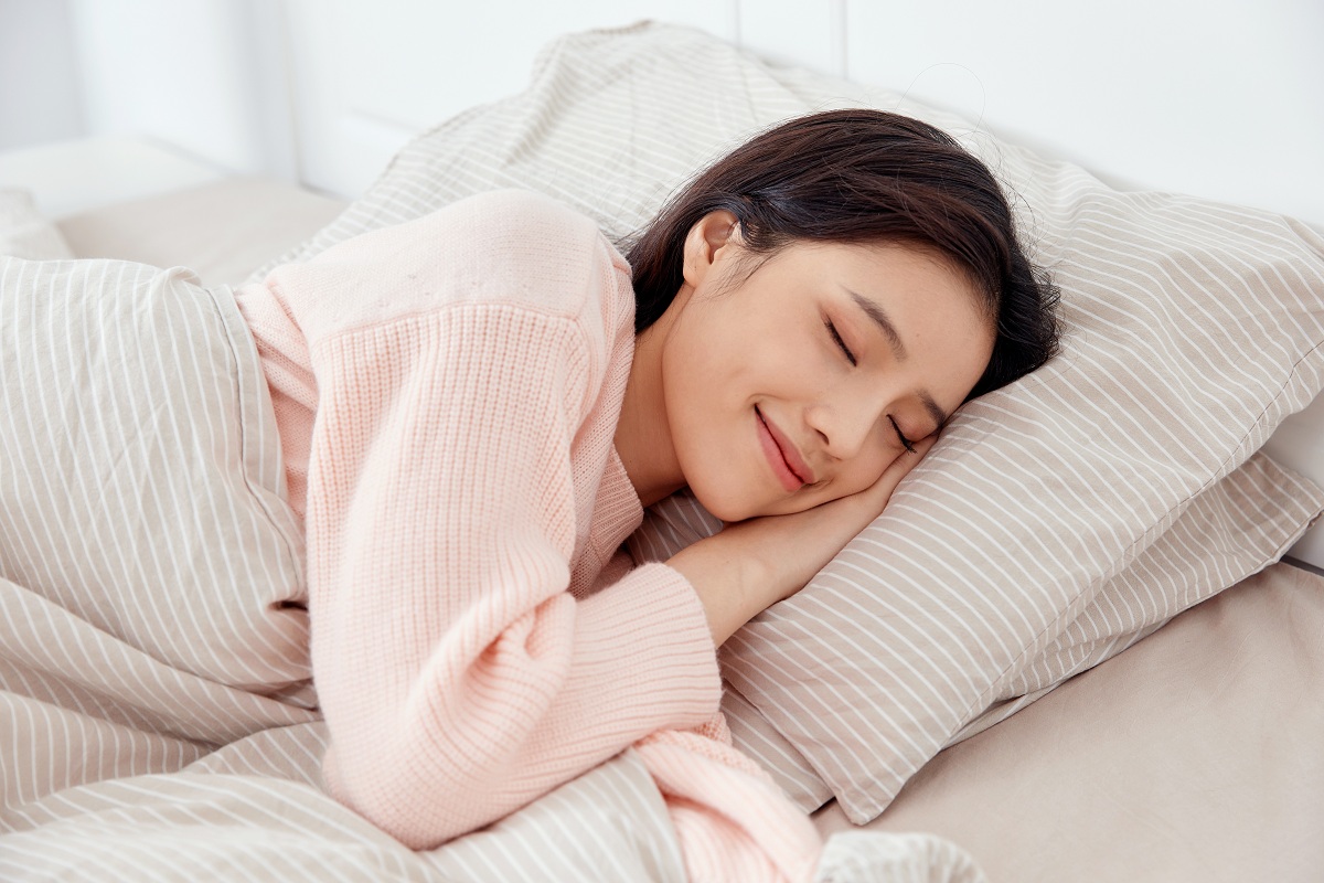 Đắp chăn nặng giúp cải thiện giấc ngủ