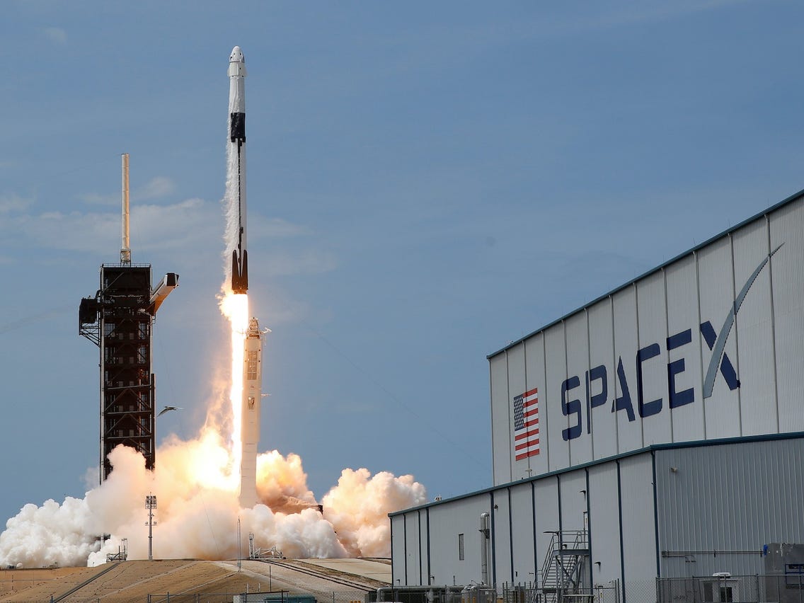 SpaceX lên kế hoạch cho chuyến bay dân sự khác vào đầu năm sau